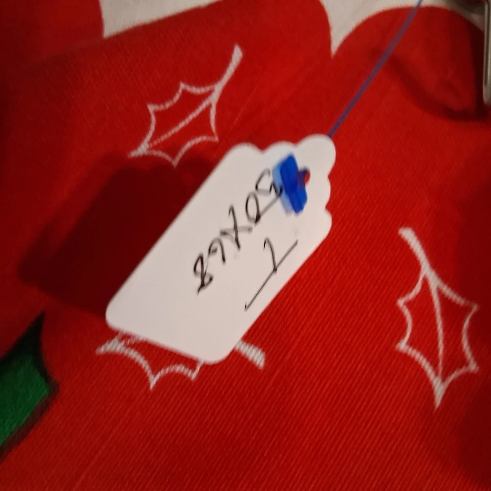 Vtg Christmas Scalloped Hem Tablecloth 50x68